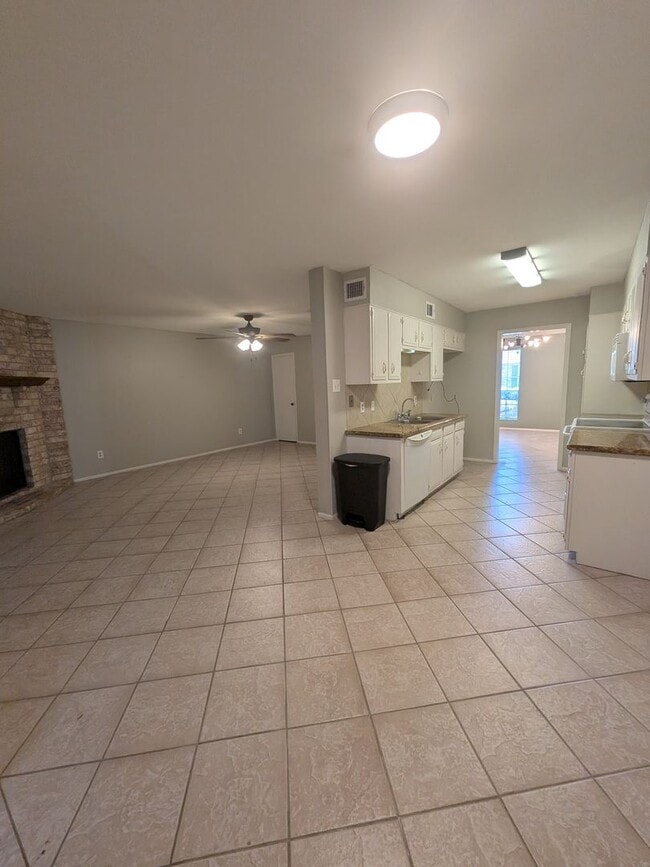 Building Photo - 976 Sunmeadow Dr