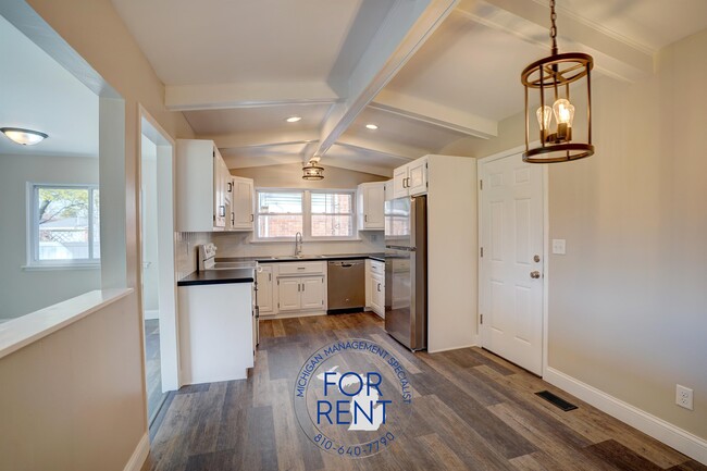 Building Photo - 5093 Spinning Wheel Dr