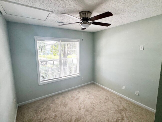 Building Photo - 2711 Ashby Dr