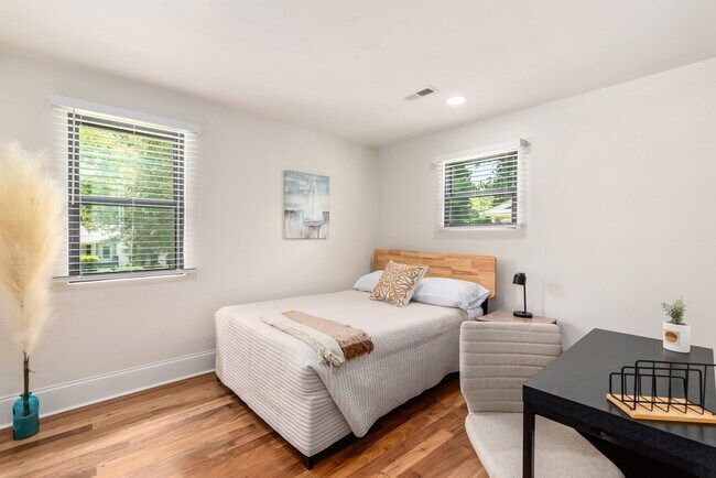 Building Photo - 5708 Southampton Rd