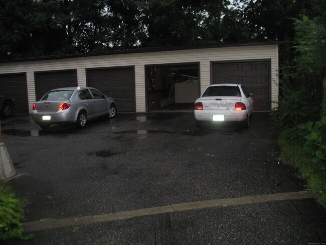 Building Photo - 563 Howe Ave