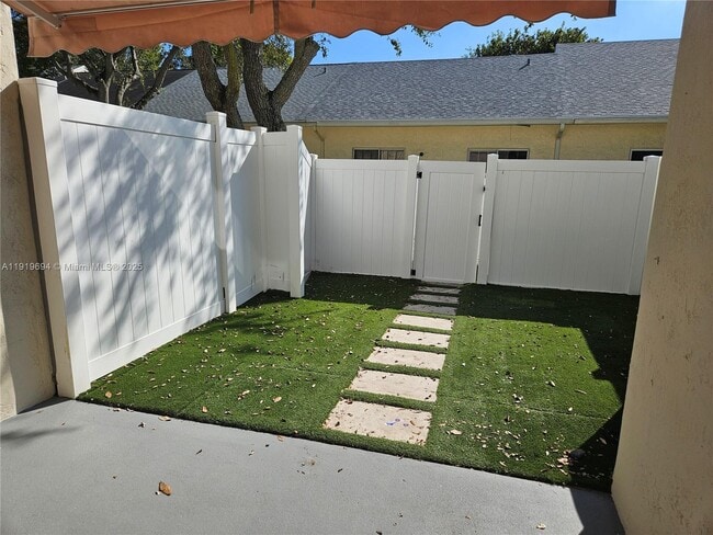 Building Photo - 3192 SW 50th St