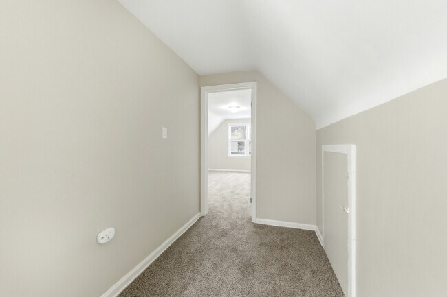 Building Photo - 3360 Edgeworth St