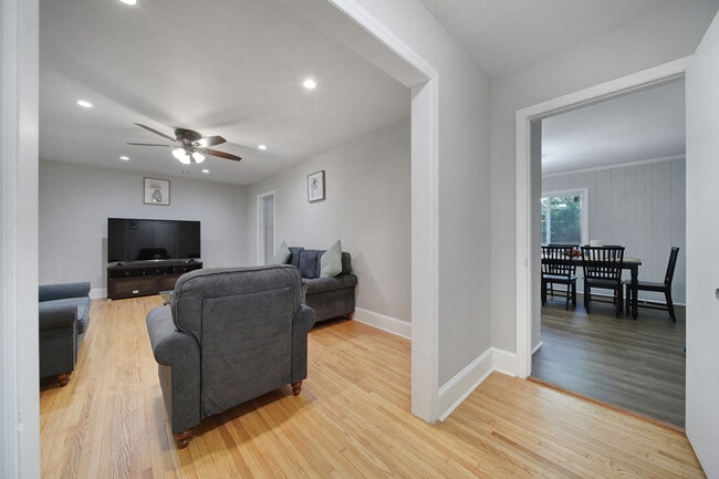 Building Photo - 6215 Robinson Church Rd