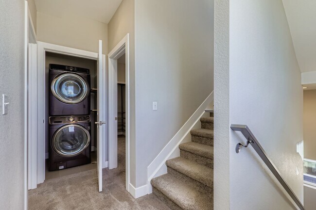 Building Photo - 2851 W 21st Ave