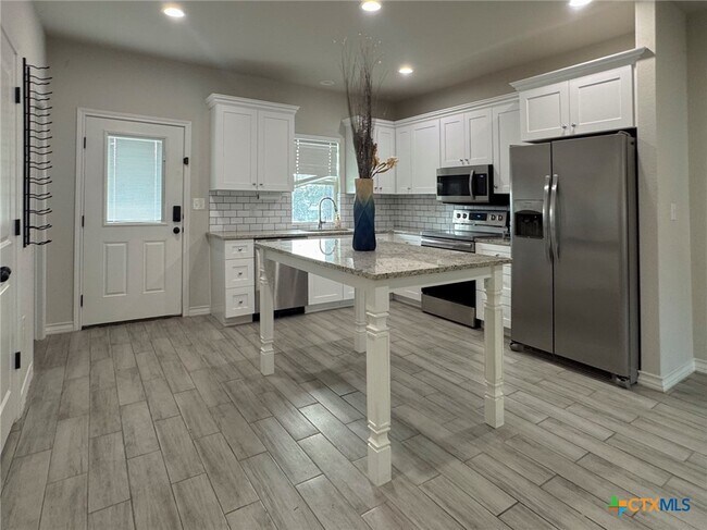 Building Photo - 2410 Golf Dr