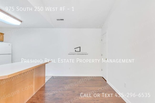 Building Photo - 975 S 250 W St