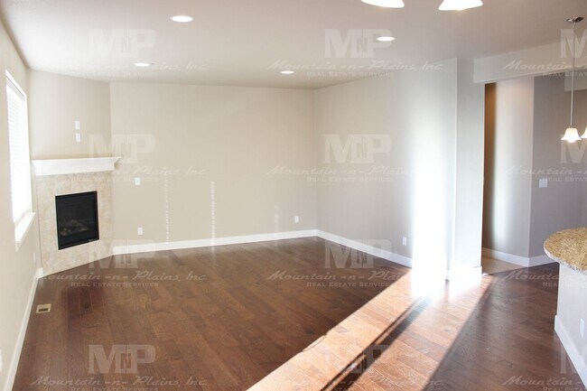 Building Photo - 2245 Adobe Dr