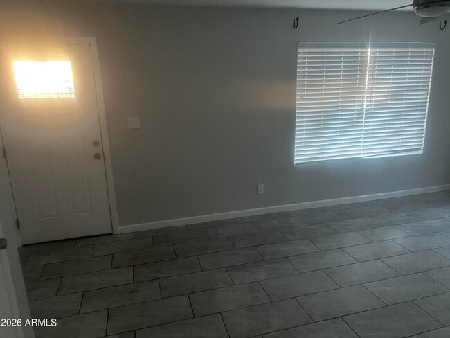 Building Photo - 5406 S Hazelton Ln