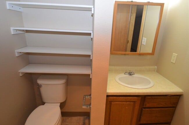 Building Photo - 5 Bedroom, 2 Bathroom House for Rent close to UND and Altru Hospital