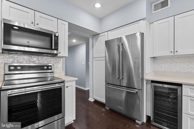 Building Photo - 6 Mullingar Ct