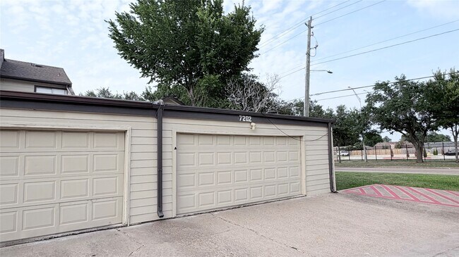 Building Photo - 7202 S Dairy Ashford Rd