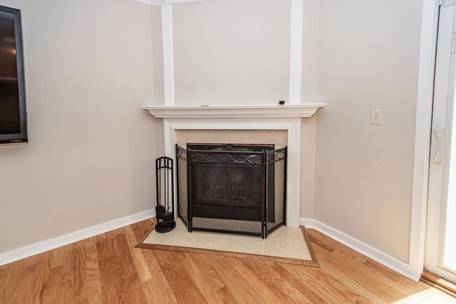 Building Photo - 2 Bedroom 1 Bath Condo in The Park at Rive...