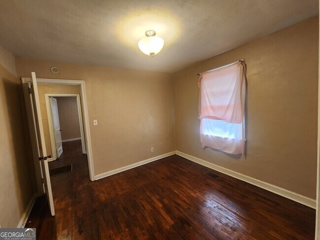 Building Photo - 3128 Carver St