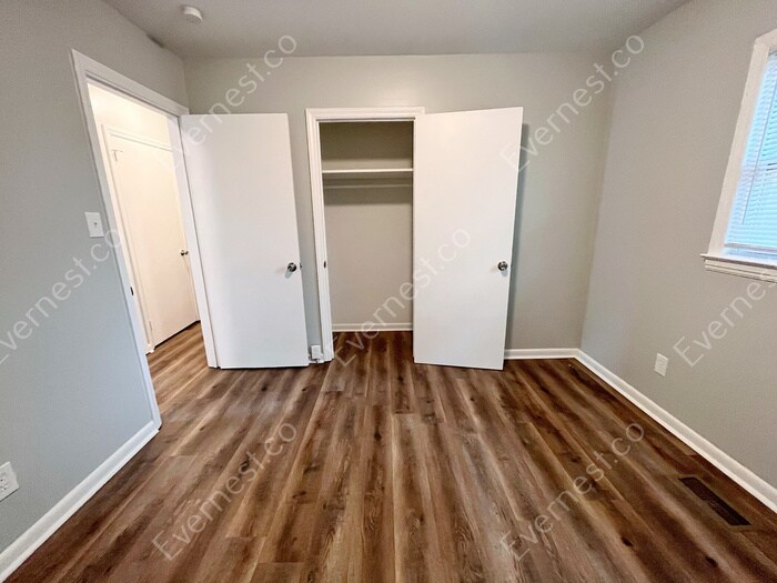 Building Photo - 414 Miller St