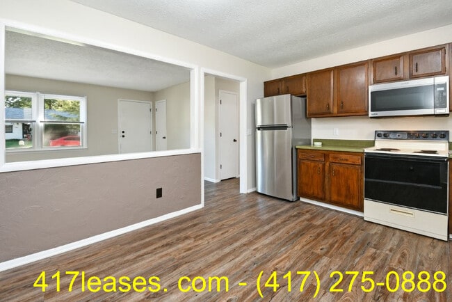 Building Photo - 201 S Meadowview Ave