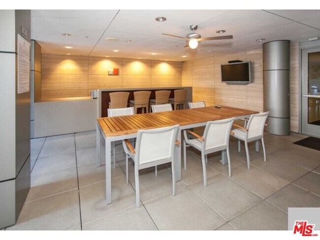 Building Photo - 1155 S Grand Ave