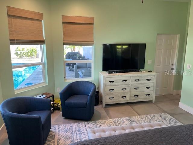 Building Photo - 2220 E Vina Del Mar Blvd