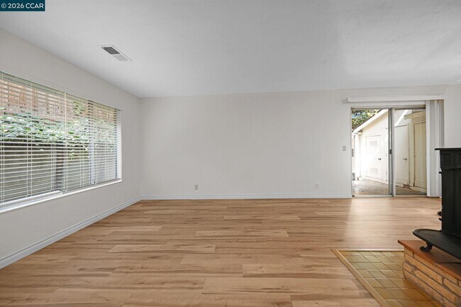 Building Photo - 412 Carrillo Ct