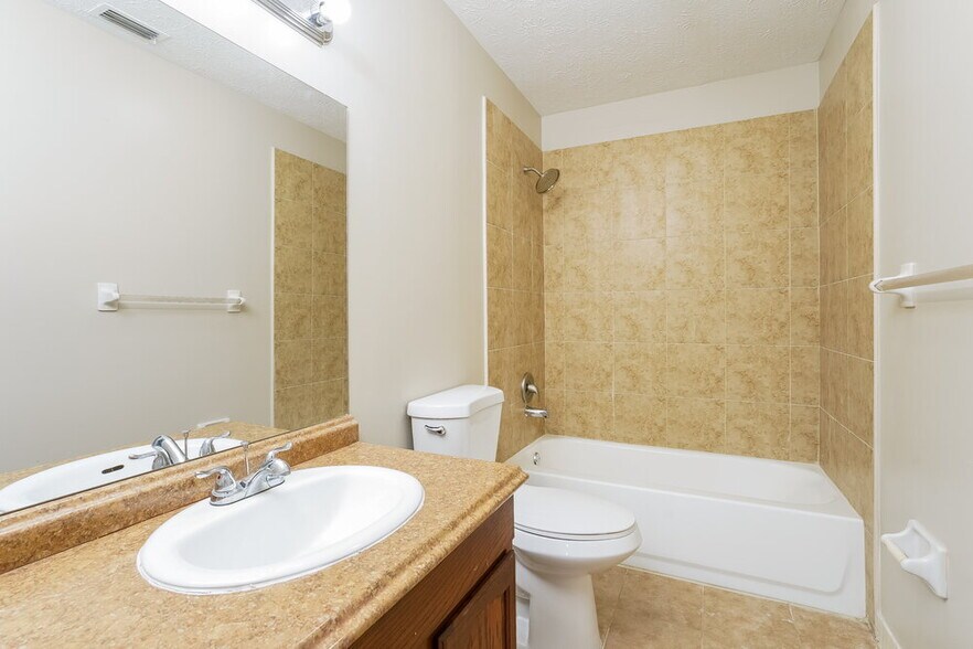 Building Photo - 452 SW Sansom Ln