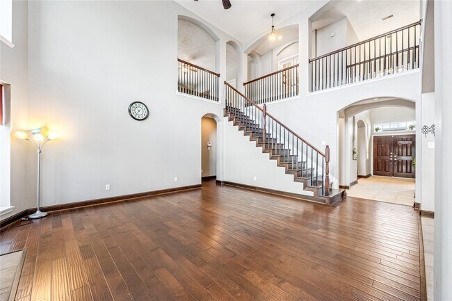 Building Photo - 8127 Edenwood Dr