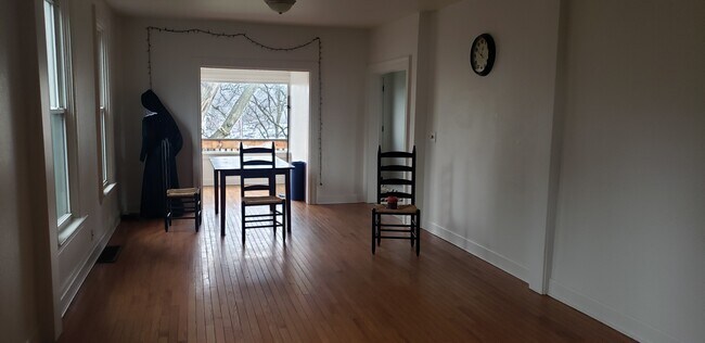 Building Photo - 446 Stanwood St