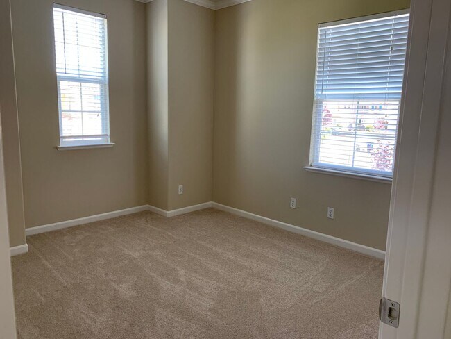 Building Photo - Stunning 4 bed/2.5 bath home in San Ramon
