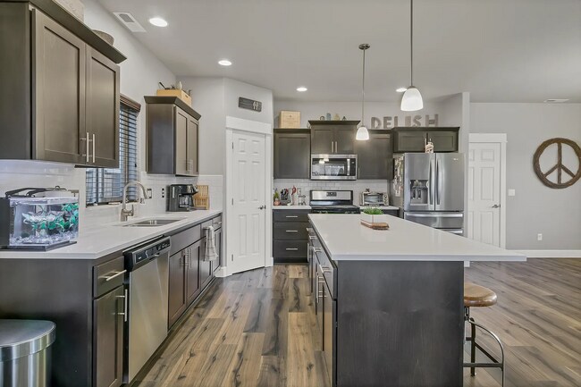 Building Photo - Nearly new 3 bedroom 2.5 bath in Mirada Ne...