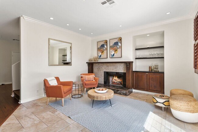 Building Photo - Exquisite beach home with Ocean and Harbor activities abound!