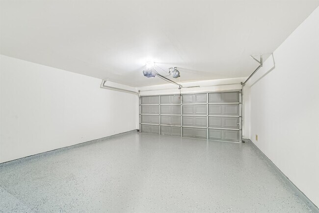 Building Photo - 33318 Cottonwood Bend
