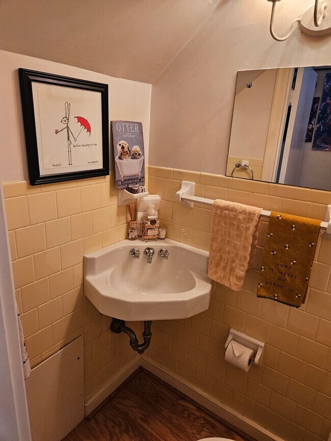 Building Photo - Mount Vernon Condos - Large 2BR/1.5BA Home...