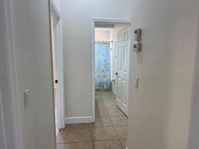 Building Photo - 4 Bedroom 3 Bath Single Family Home Laurel...