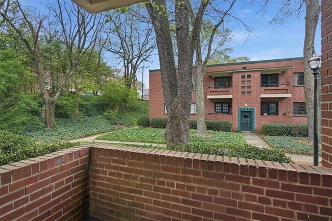 Building Photo - 1381 Normandy Dr NE