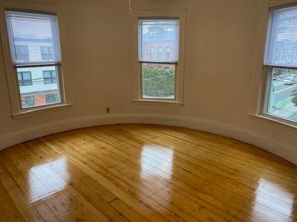 Building Photo - 245 Beacon St