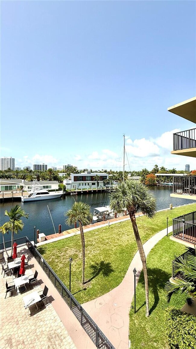Building Photo - 301 Golden Isles Dr