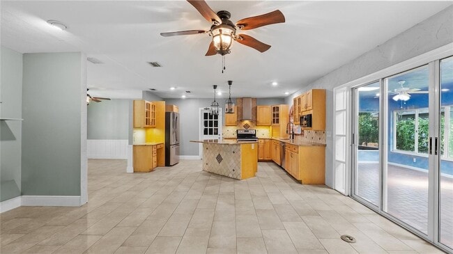 Building Photo - 5304 Rosecrest Cir