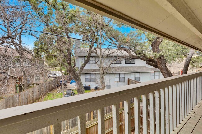 Building Photo - Upstairs Two Bedroom Unit in Fourplex with Balcony