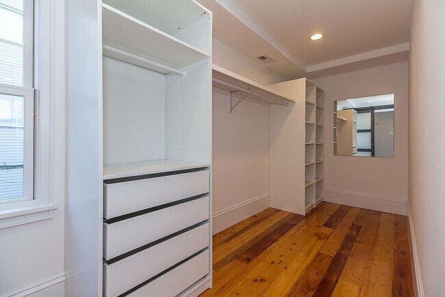 Building Photo - 150-152 Huron Ave