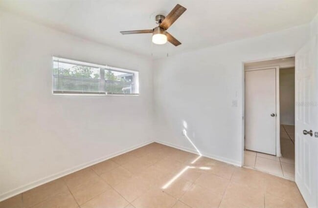 Building Photo - 7313 Royal Palm Dr