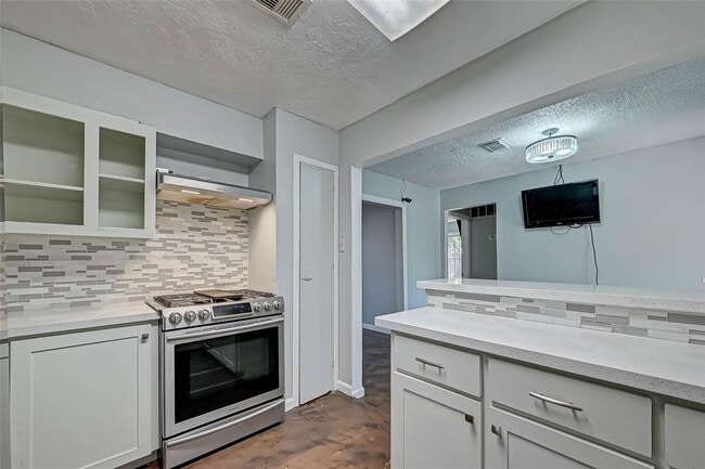 Building Photo - 8414 Flintridge Dr