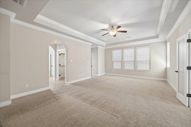 Building Photo - 1704 Oak Leaf Pass Dr