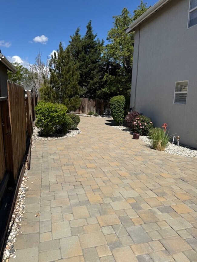 Building Photo - Damonte Ranch 2 story on Cul de Sac