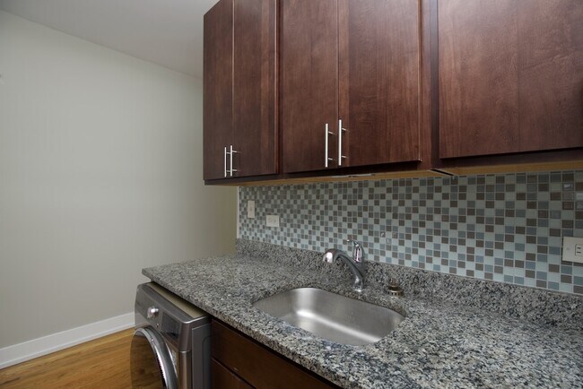 Building Photo - 2917 N Mildred Ave
