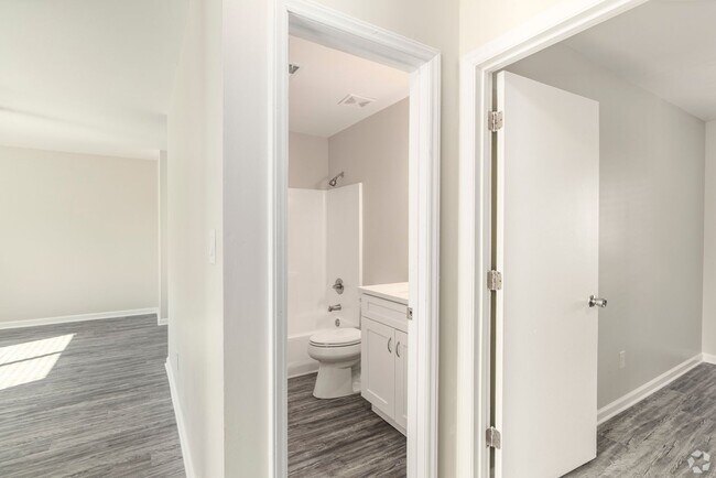 Building Photo - Tastefully Renovated 2BD Home with WiFi & Washer/Dryer Included | 1 Month Free on a 13-Month Lease