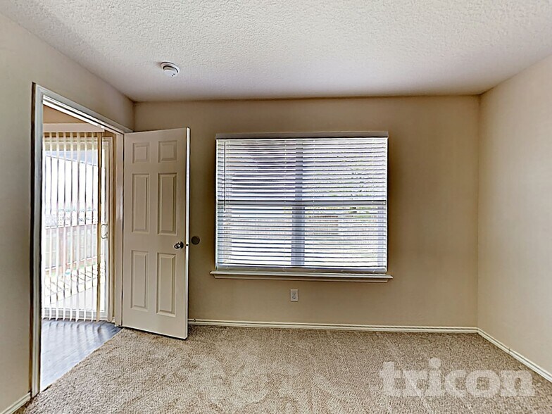 Building Photo - 2319 Camberly View