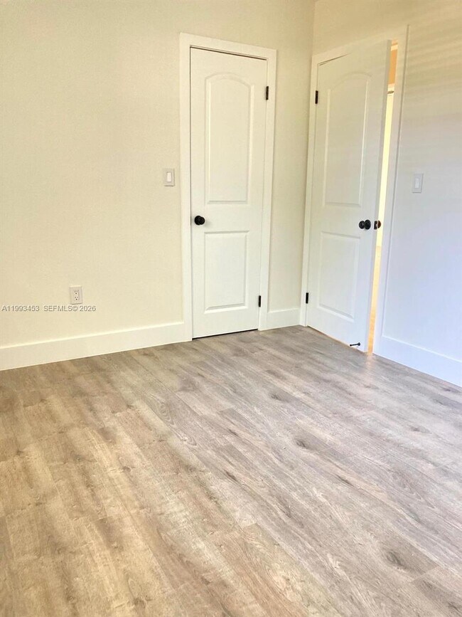 Building Photo - 1002 NE 119th St