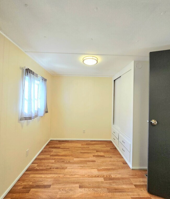 Building Photo - 2 Bed, 1 Bath - Move-In Ready in Cape George with Water Glimpses For Rent!