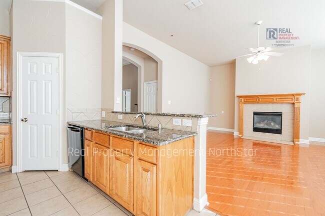 Building Photo - Lake Views, Space & Lifestyle – Ask about our move in specials!