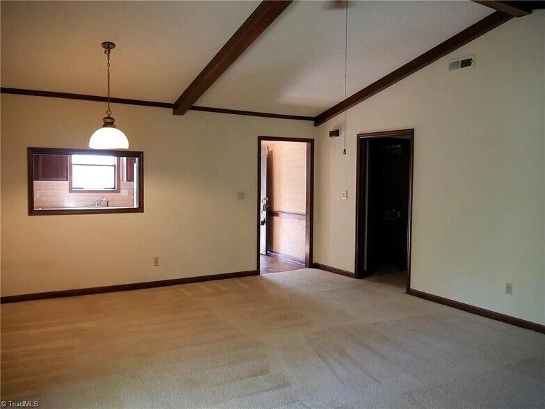 Building Photo - 704 Aspen Trl