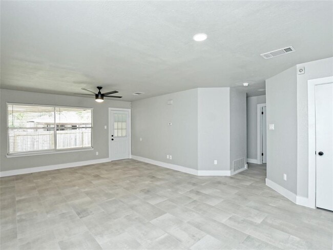 Building Photo - 1303 Green Terrace Dr